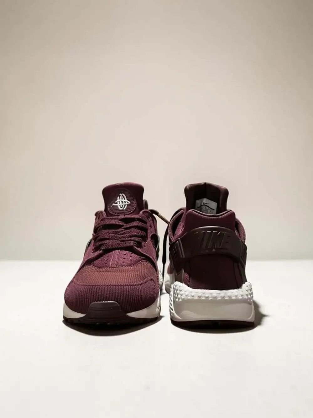 Nike Air Huarache Run SE Size 9.5 Bordeaux Night Maroon Sneakers